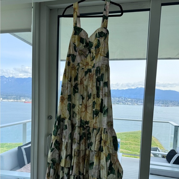 Dolce and Gabanna - Picture 1 of 5